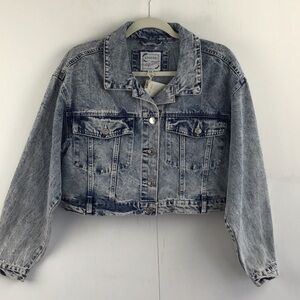 Stoosh  “Vintage Denim” cropped trucker denim jacket. Med. NWT